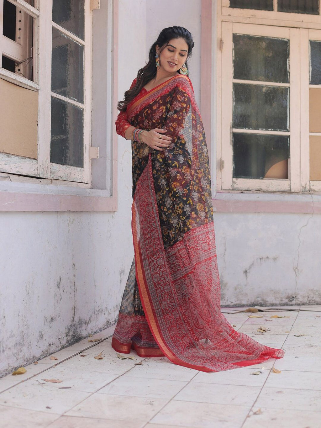 Dhimhi Women's Floral Saree With Blouse Piece