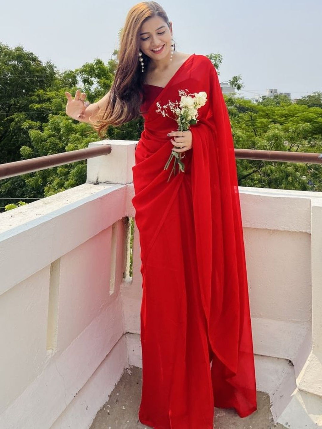 Dhimhi Women's Embroidered Poly Georgette Saree