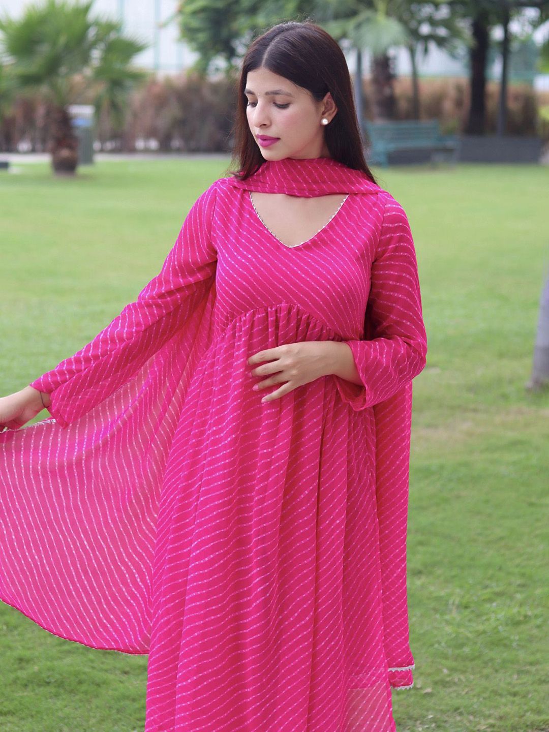 Dhimhi Women's Leheriya Printed Regular Kurta with Trousers & With Dupatta