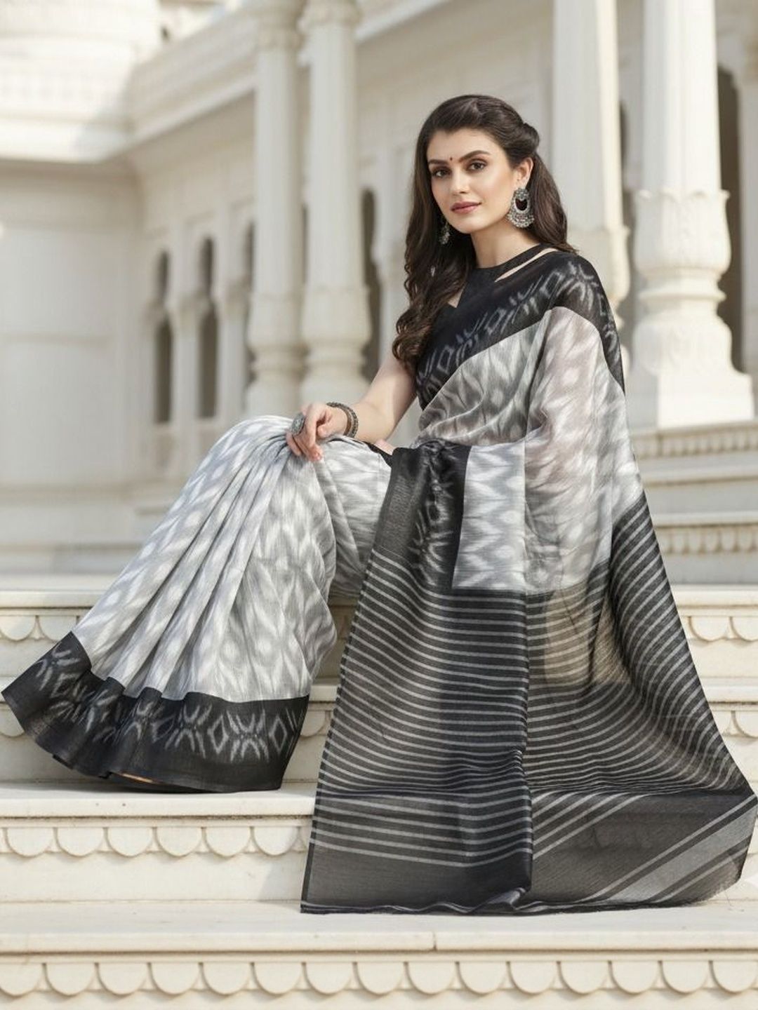 Dhimhi Women's Women Black Abstract Print Soft Silk Cristal Saree