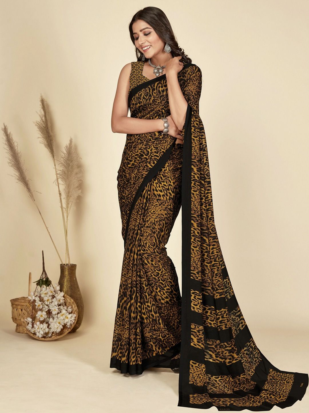 Dhimhi Women's Animal Printed Saree