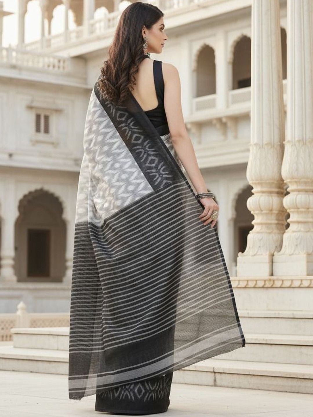 Dhimhi Women's Women Black Abstract Print Soft Silk Cristal Saree