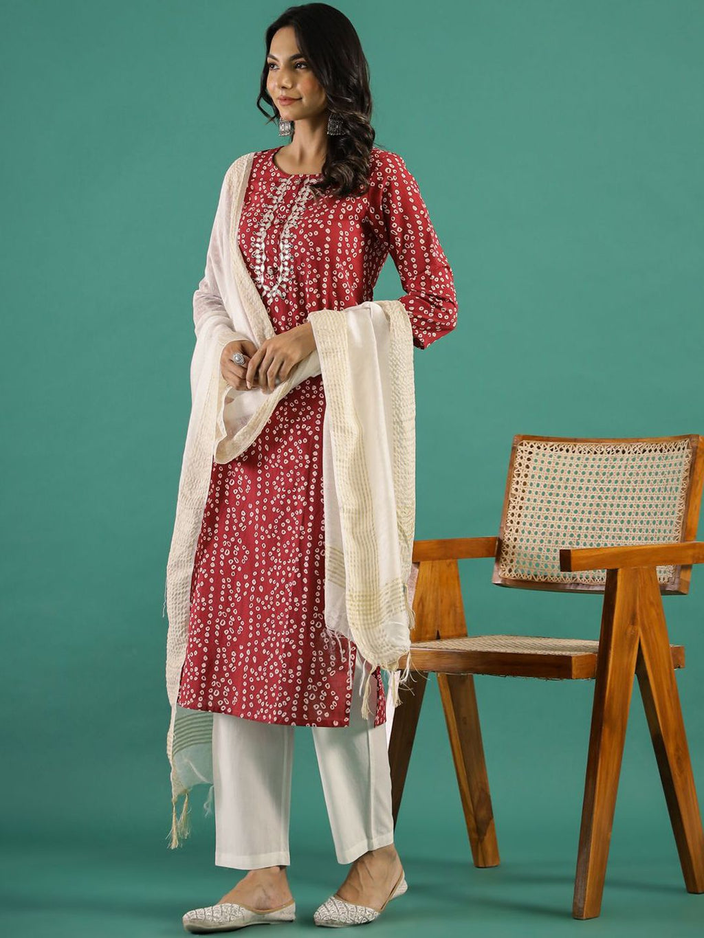 Red & white Bandhani Printed Gotta Patti Round Neck Pure Cotton Straight Kurta