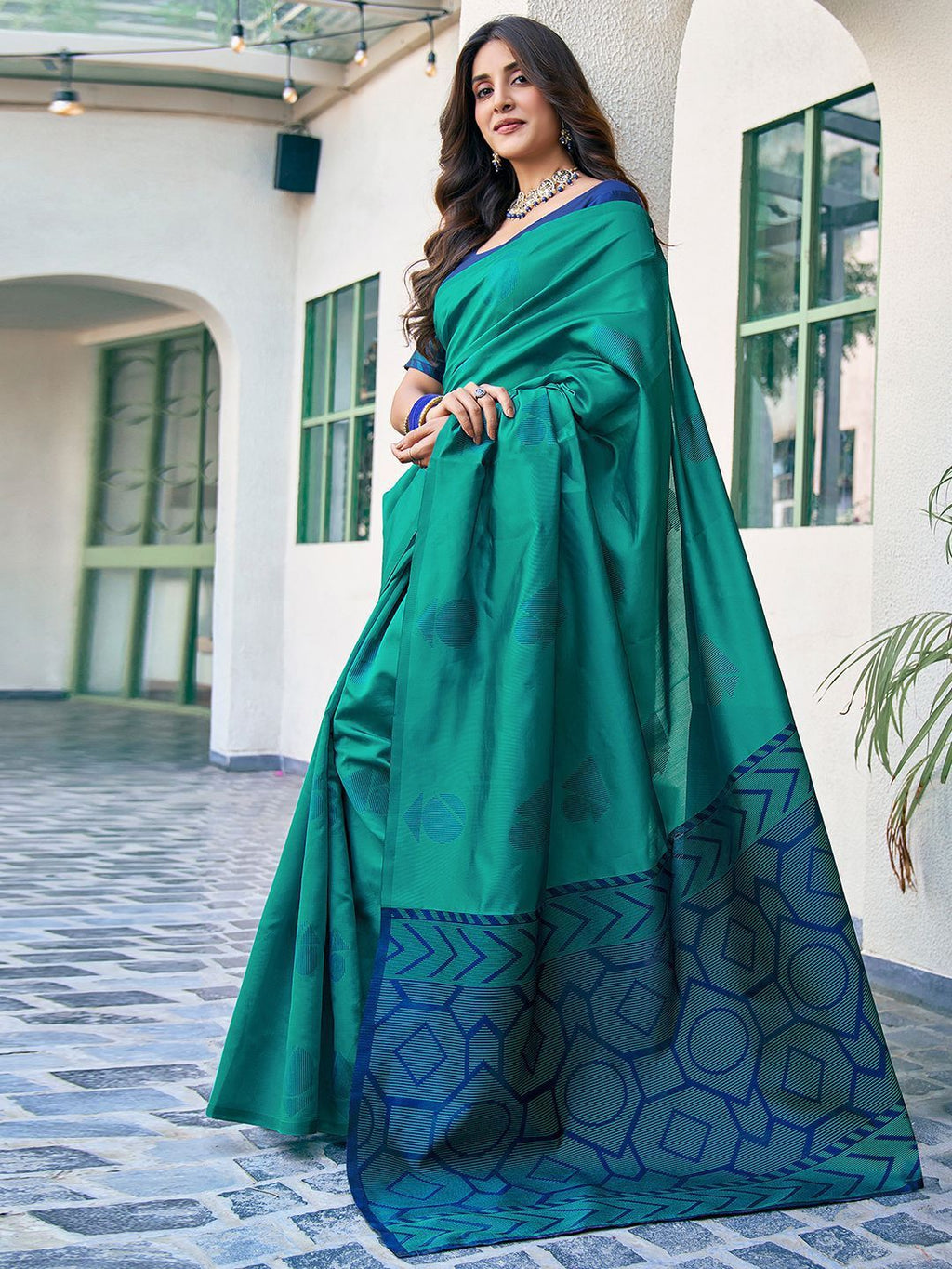 Dhimhi Women's Woven Design Silk Blend Saree