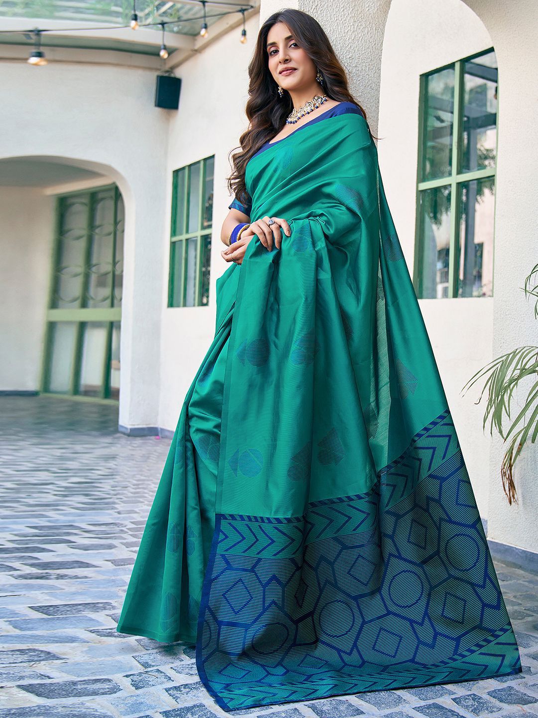 Dhimhi Women's Woven Design Silk Blend Saree