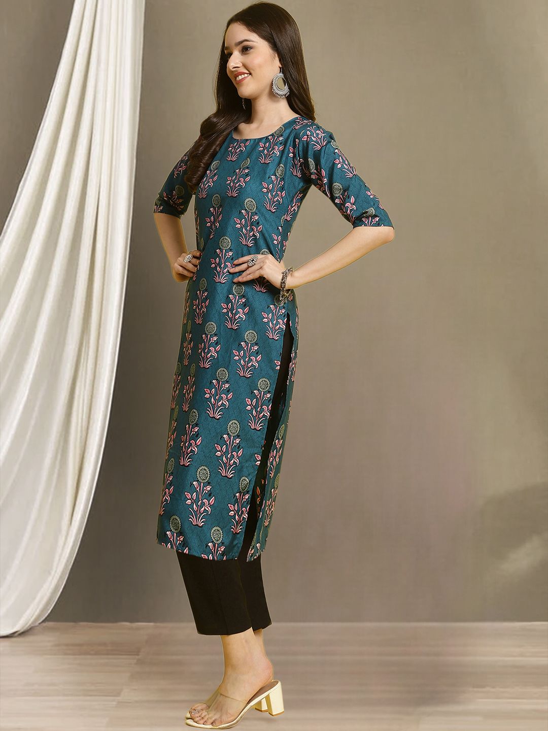 Dhimhi women's ethnic motifs printed round neck kurta with straight trousers, traditional Indian ethnic wear, front view.