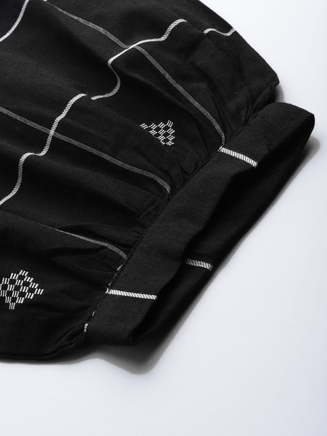 Dhimhi Women's Black & White Embroidered Regular Thread Work Kurta with Salwar