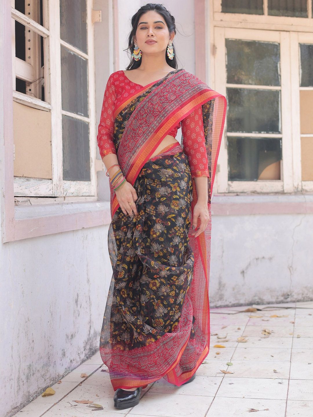 Dhimhi Women's Floral Saree With Blouse Piece