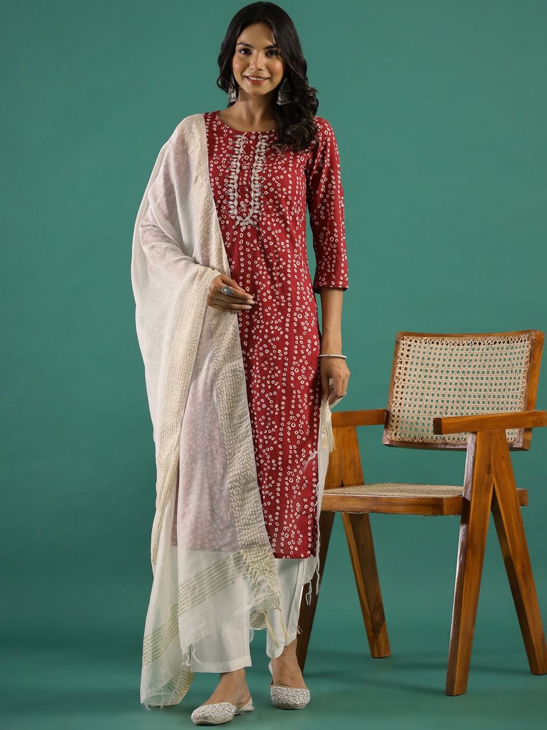 Red & white Bandhani Printed Gotta Patti Round Neck Pure Cotton Straight Kurta