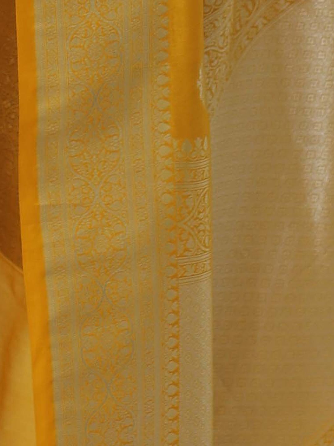 Dhimhi Women's Ethnic Motifs Silk Blend Saree