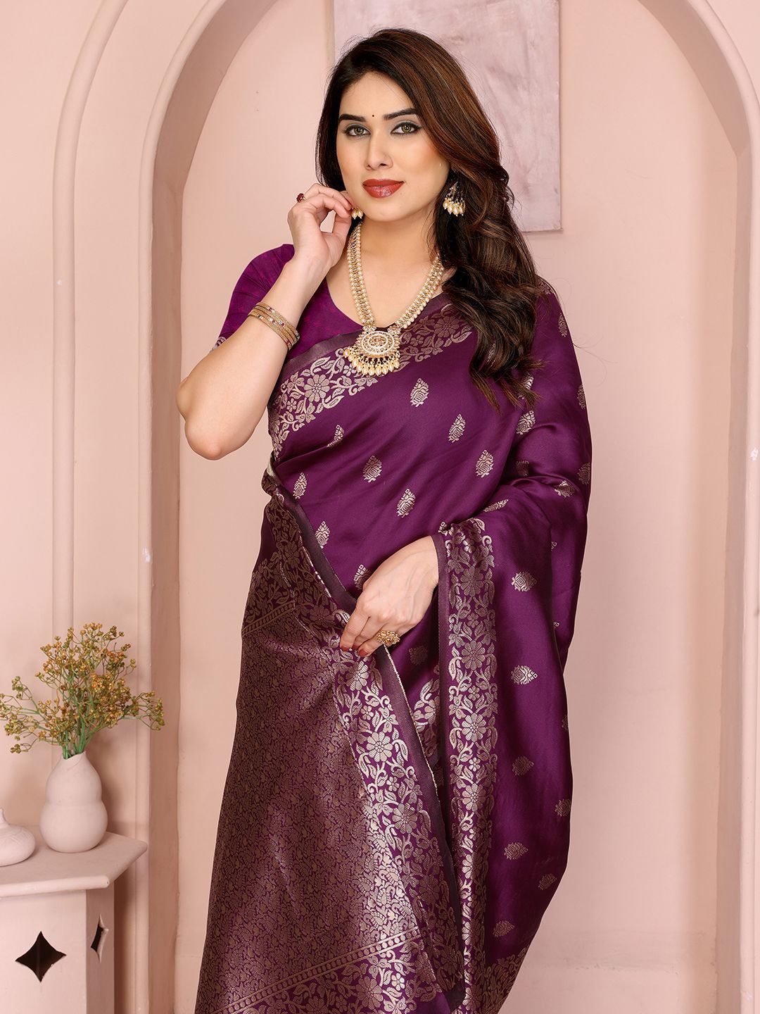 Dhimhi Women's Ethnic Motifs Woven Design Zari Banarasi Saree