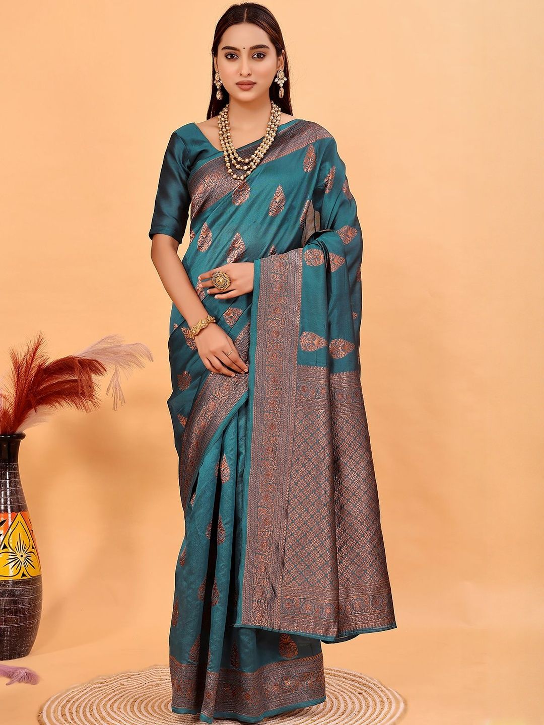 Dhimhi Women's Ethnic Motifs Woven Design Zari Banarasi Saree