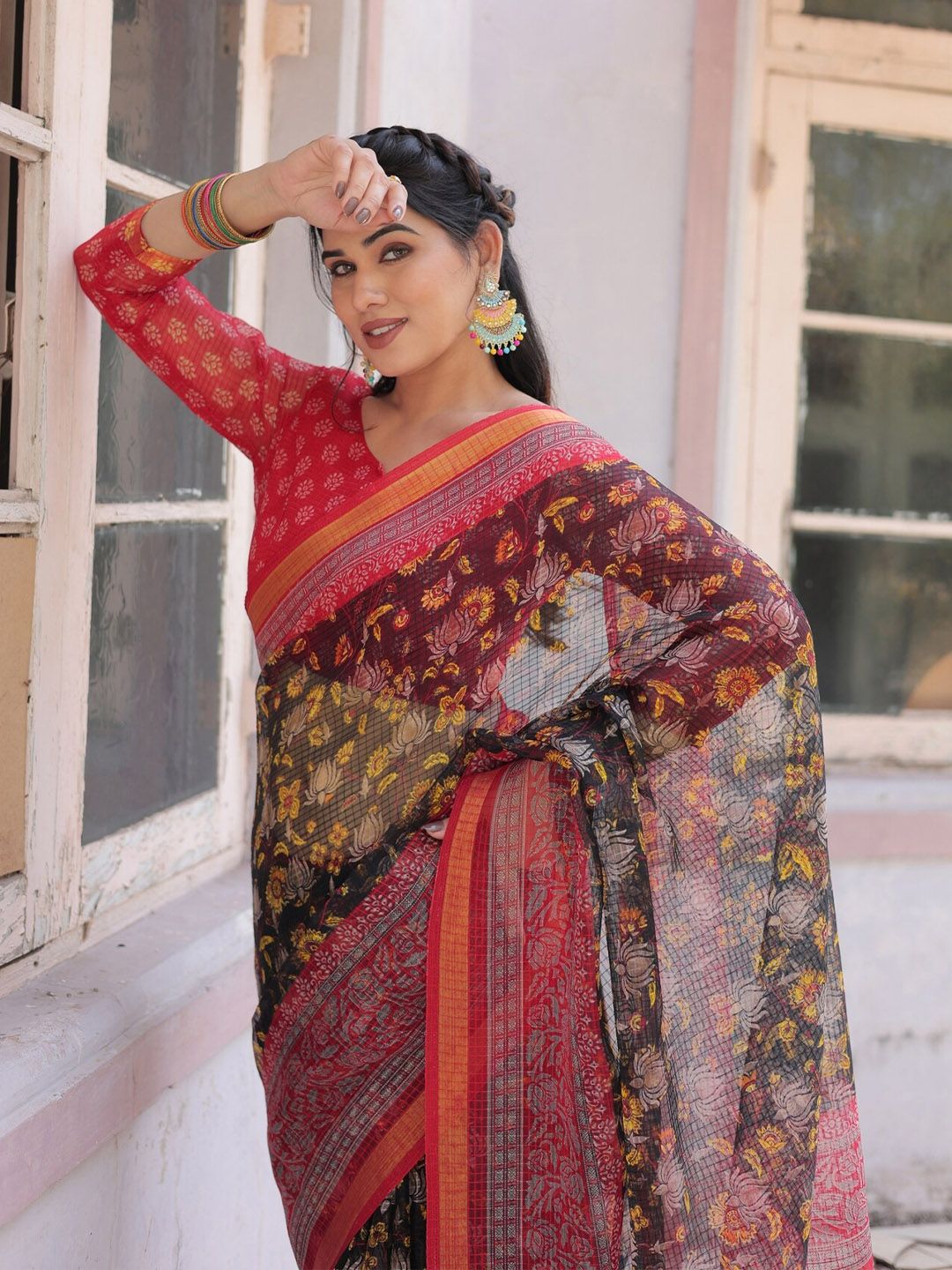 Dhimhi Women's Floral Saree With Blouse Piece