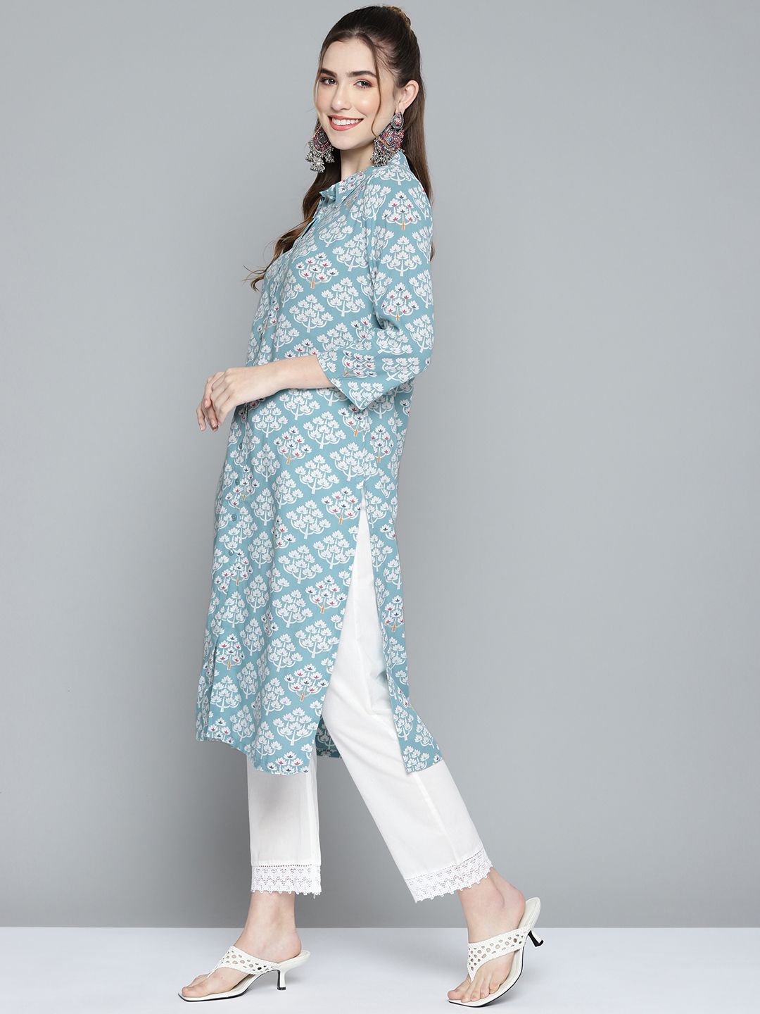 Women Blue & White Ethnic Motifs Printed Kurta