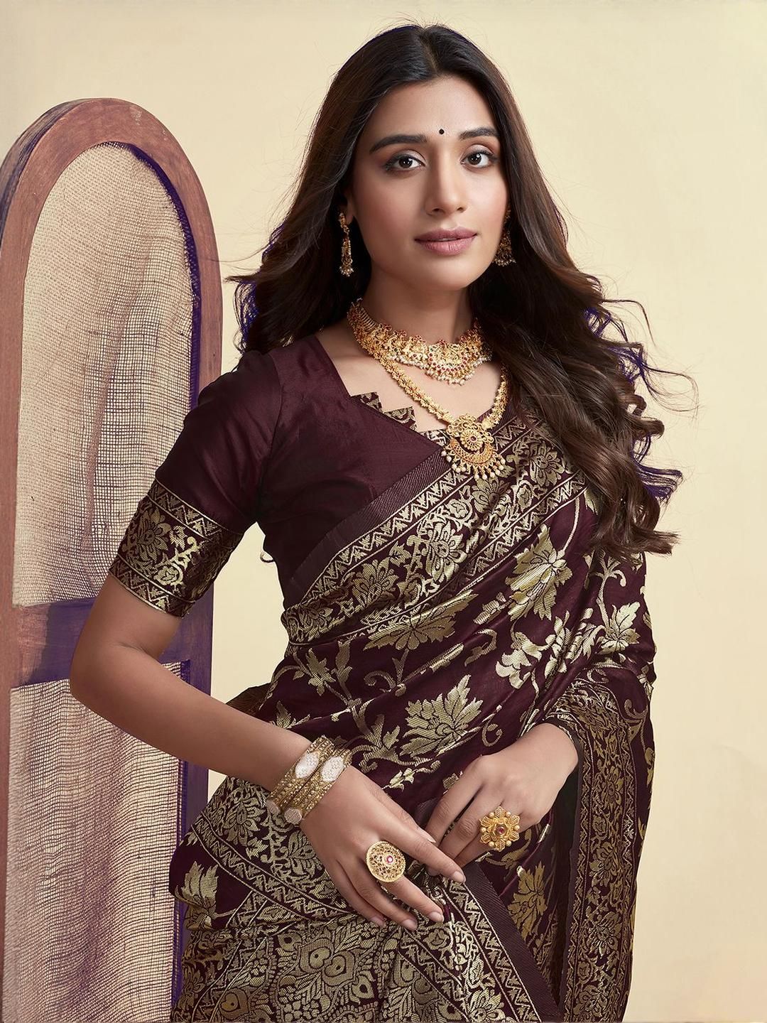 Dhimhi Women's Woven Design Zari Silk Blend Banarasi Saree