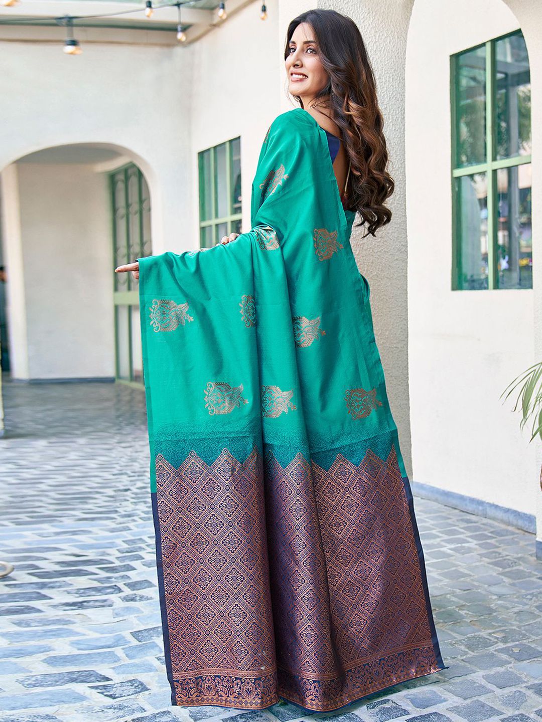 Dhimhi Women's Woven Design Zari Silk Blend Banarasi Saree