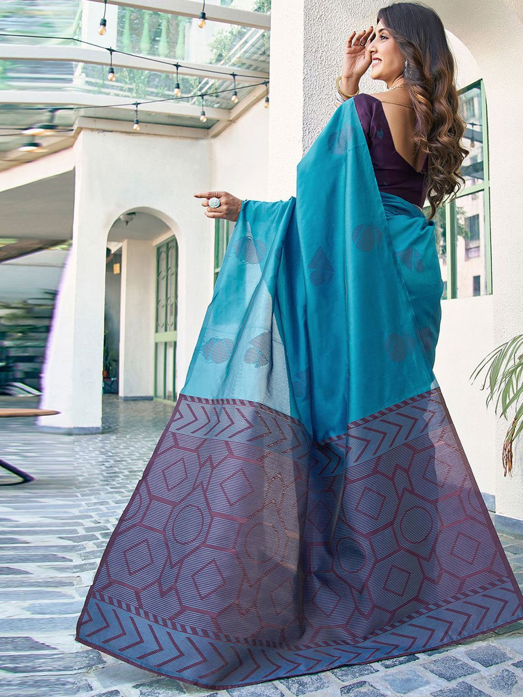 Dhimhi Women's Woven Design Zari Silk Blend Banarasi Saree