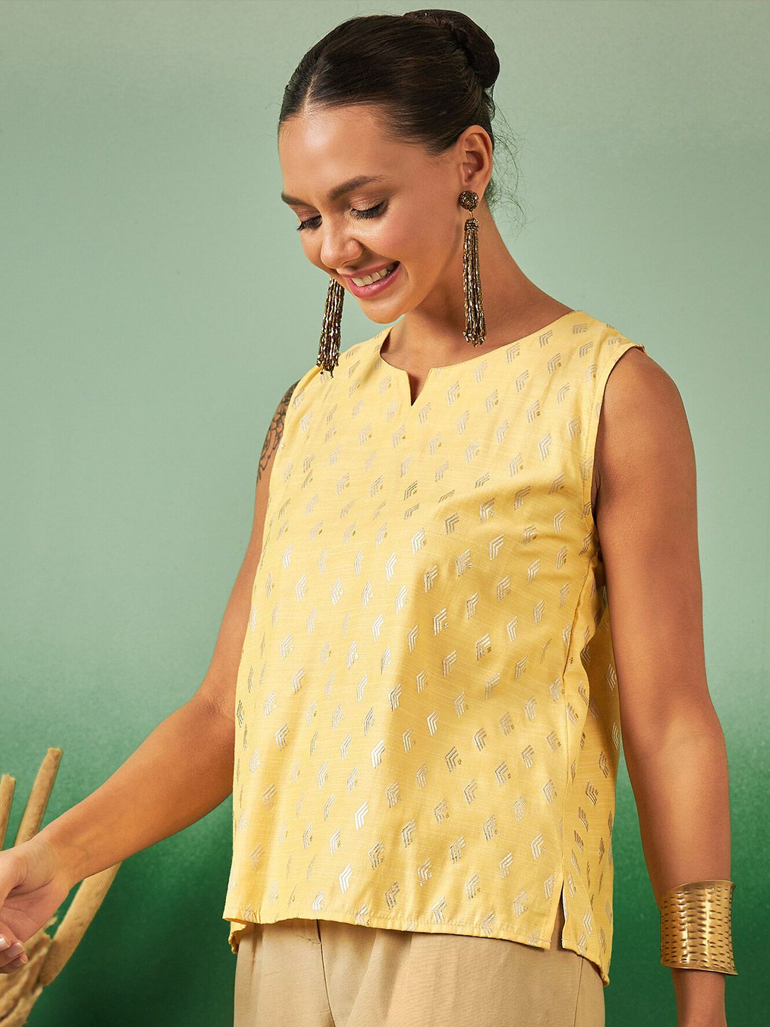 Dhimhi Women's Geometric Printed Notch Neck Sleeveless Tops