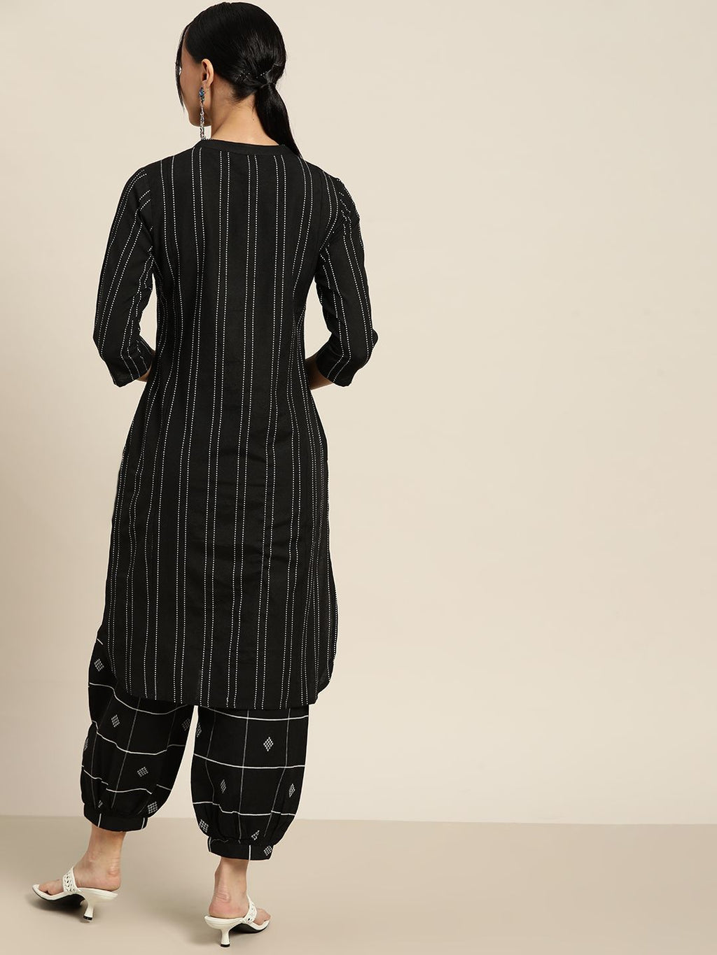 Dhimhi Women's Black & White Embroidered Regular Thread Work Kurta with Salwar