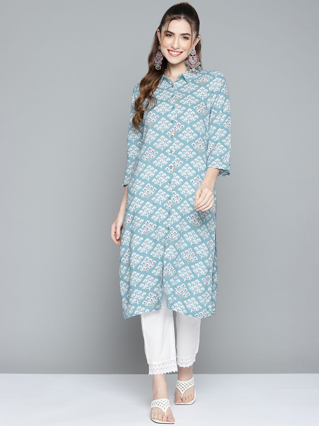 Women Blue & White Ethnic Motifs Printed Kurta