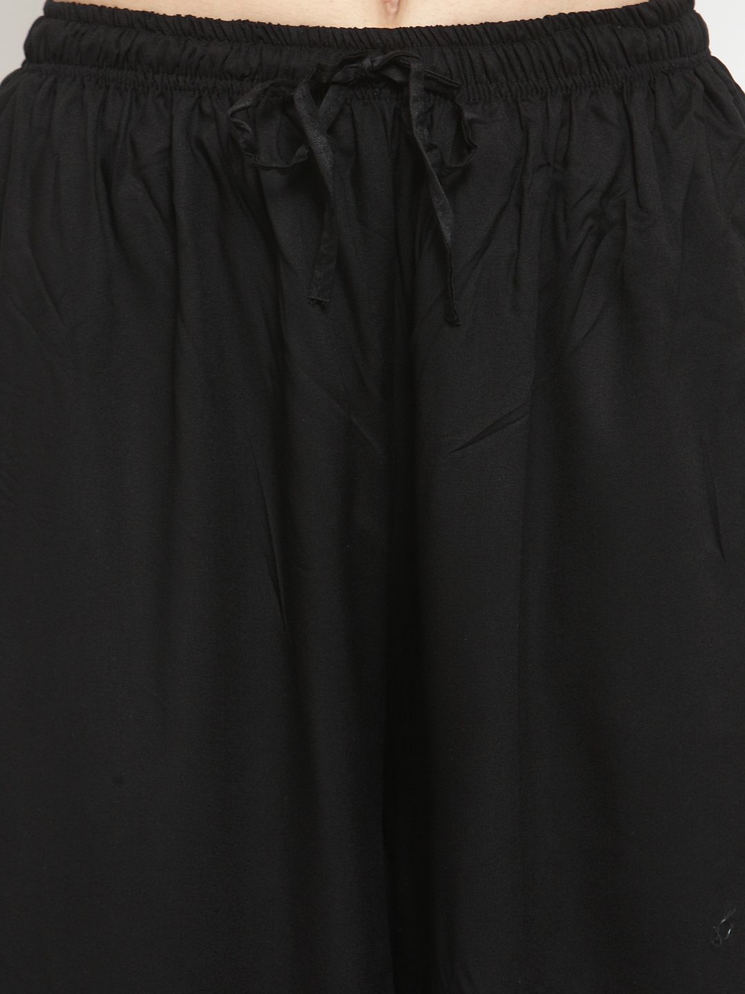 Dhimhi Women's Black Solid Flared Palazzos
