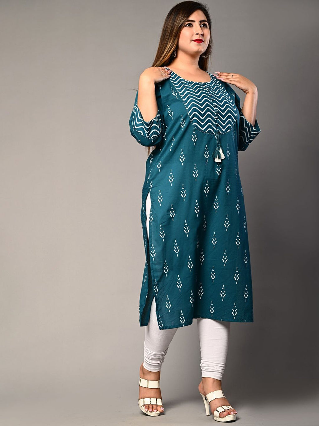 Plus Size Round Neck Floral Embroidered Straight Kurta
