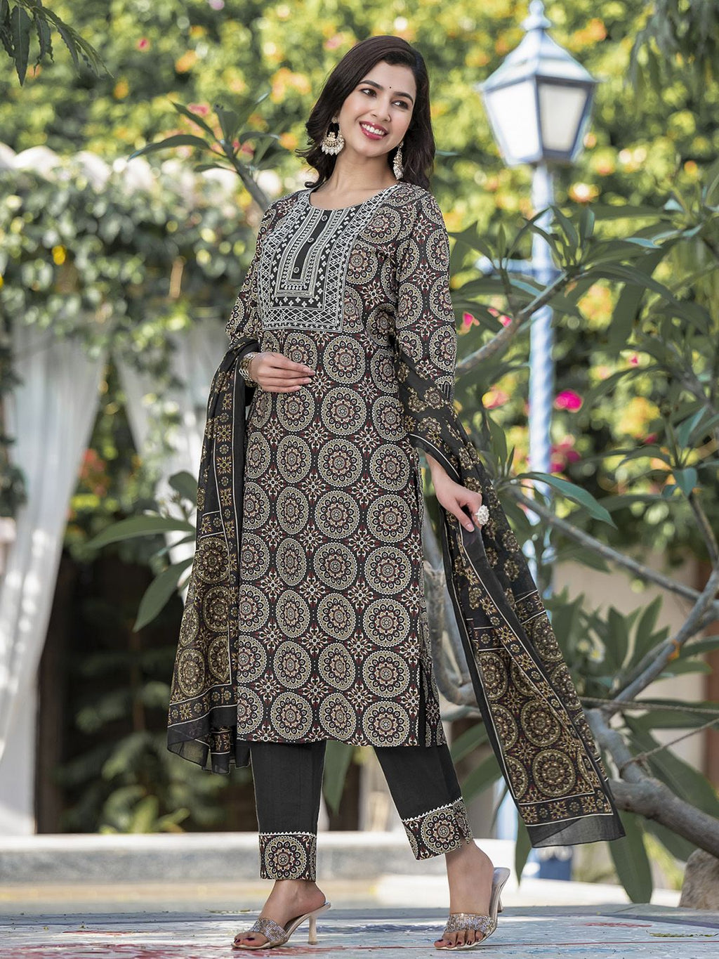 Dhimhi Women's Ethnic Motifs Printed Pure Cotton Kurta with Trousers & With Dupatta