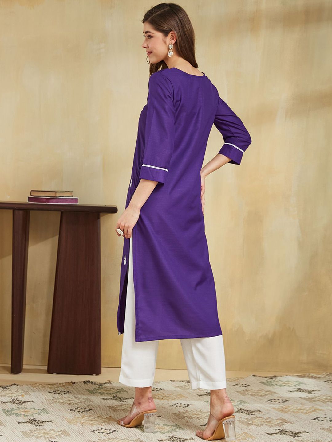 Floral Embroidered Round Neck Kurta