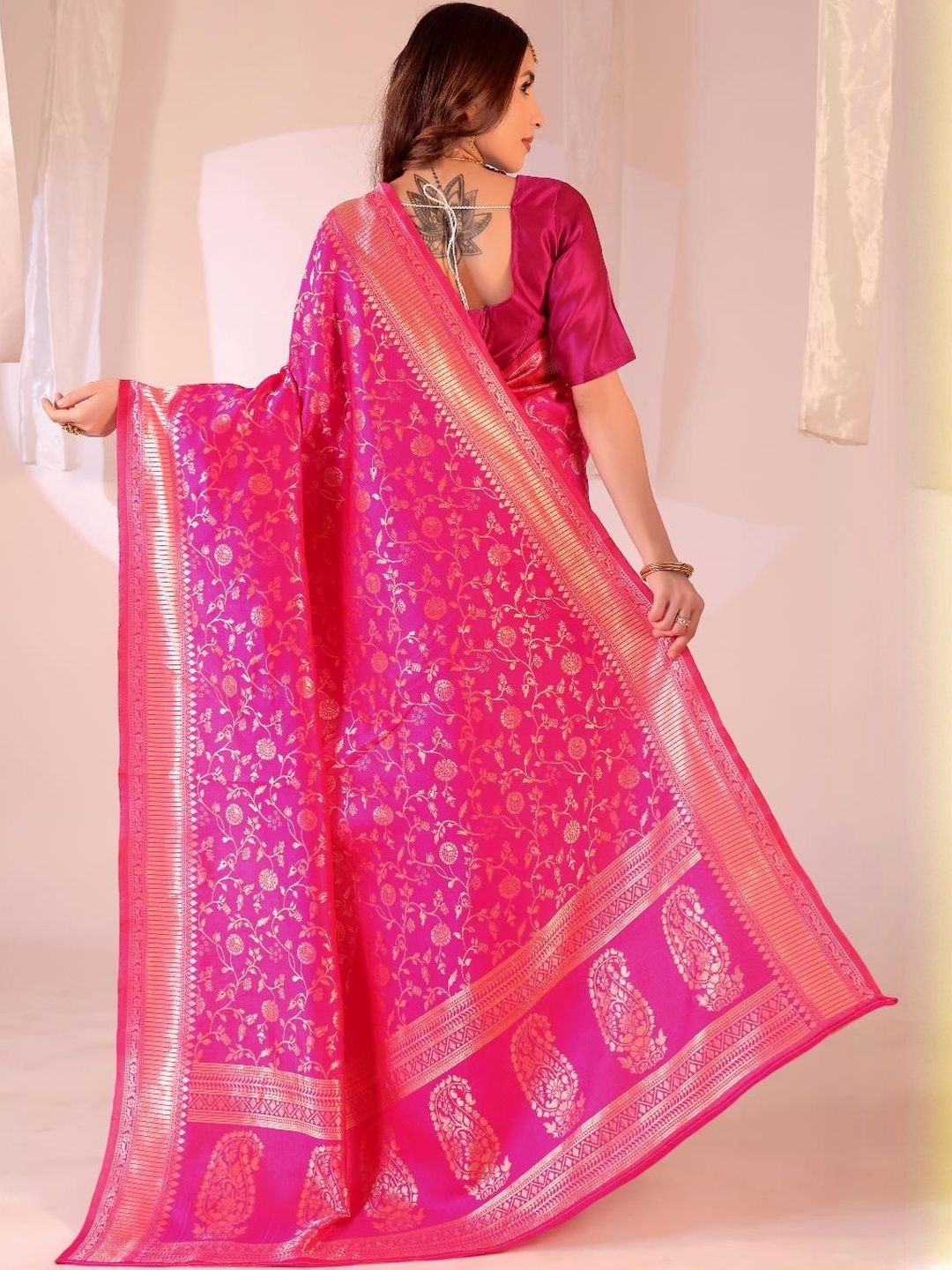 Dhimhi Women's Pink Silk Cotton Woven Design Sarees