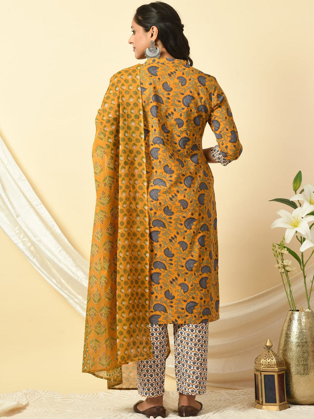 Dhimhi Women's Floral Printed Mandarin Collar Three-Quarter Sleeves Pure Cotton Kurta Set