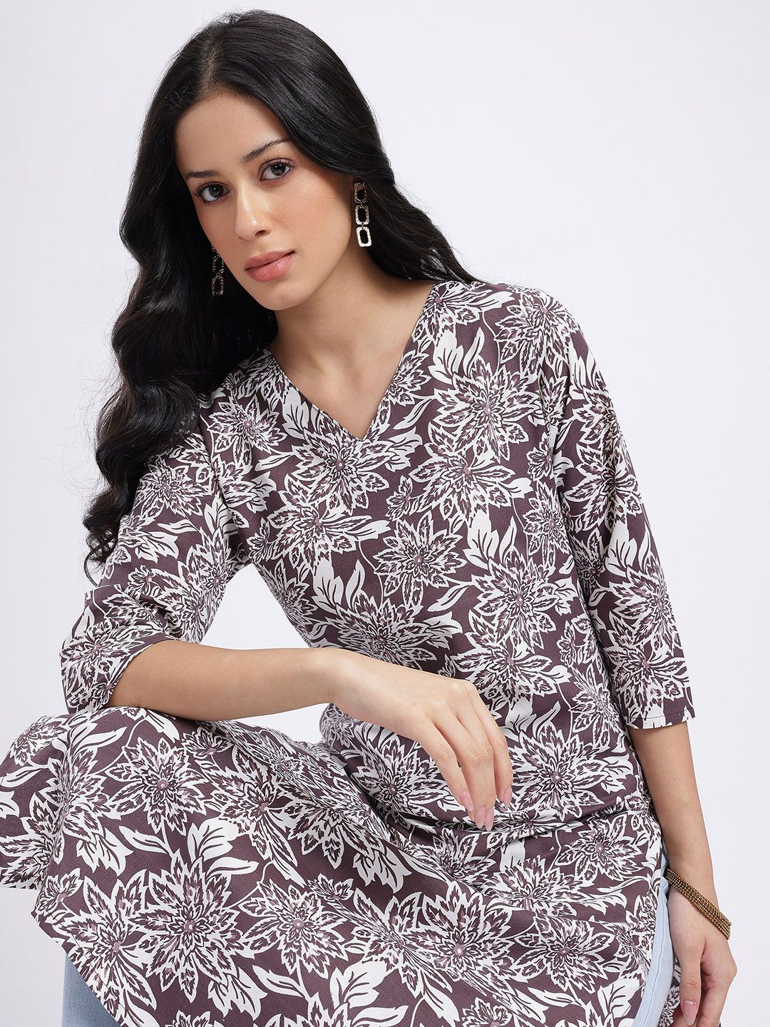 Floral Printed V-Neck Straight Kurta