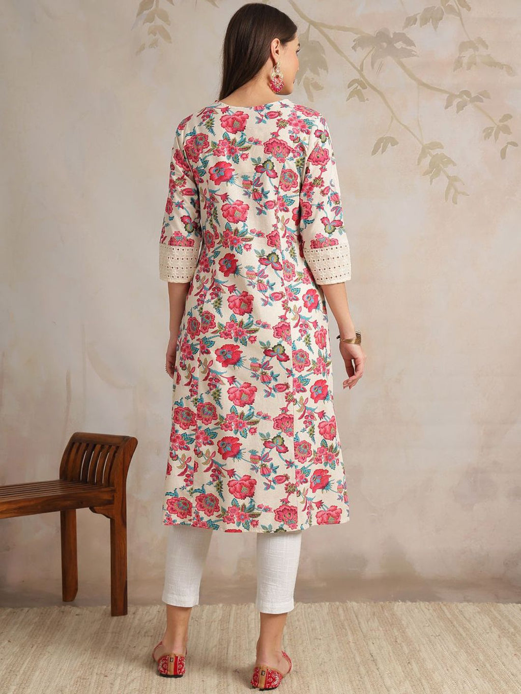 Women Floral Printed Thread Work Kurta