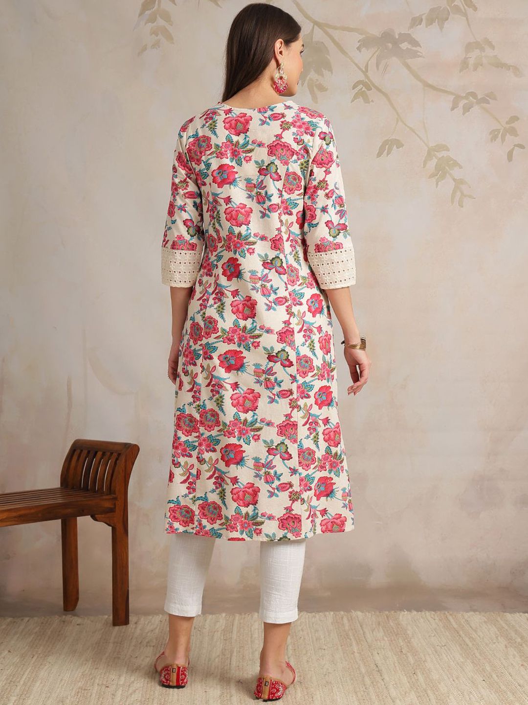 Women Floral Printed Thread Work Kurta