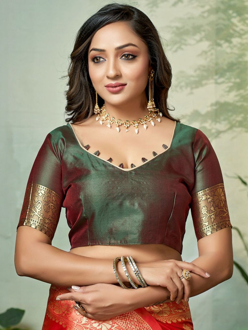 Dhimhi Women's Woven Design Zari Banarasi Saree