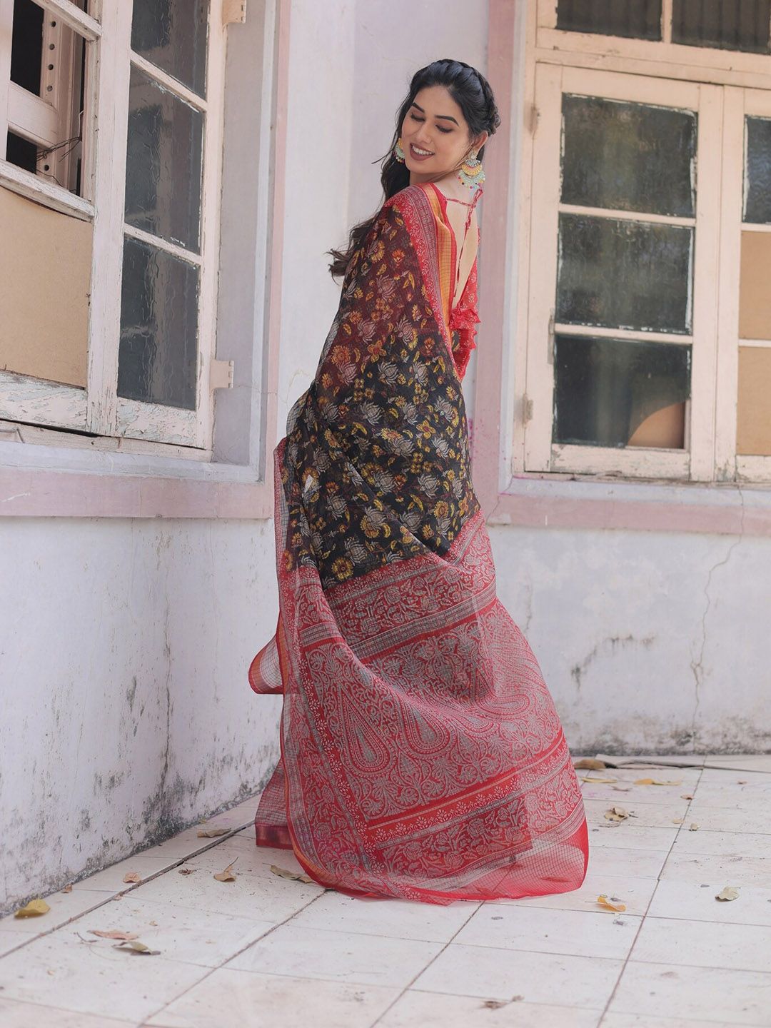 Dhimhi Women's Floral Saree With Blouse Piece