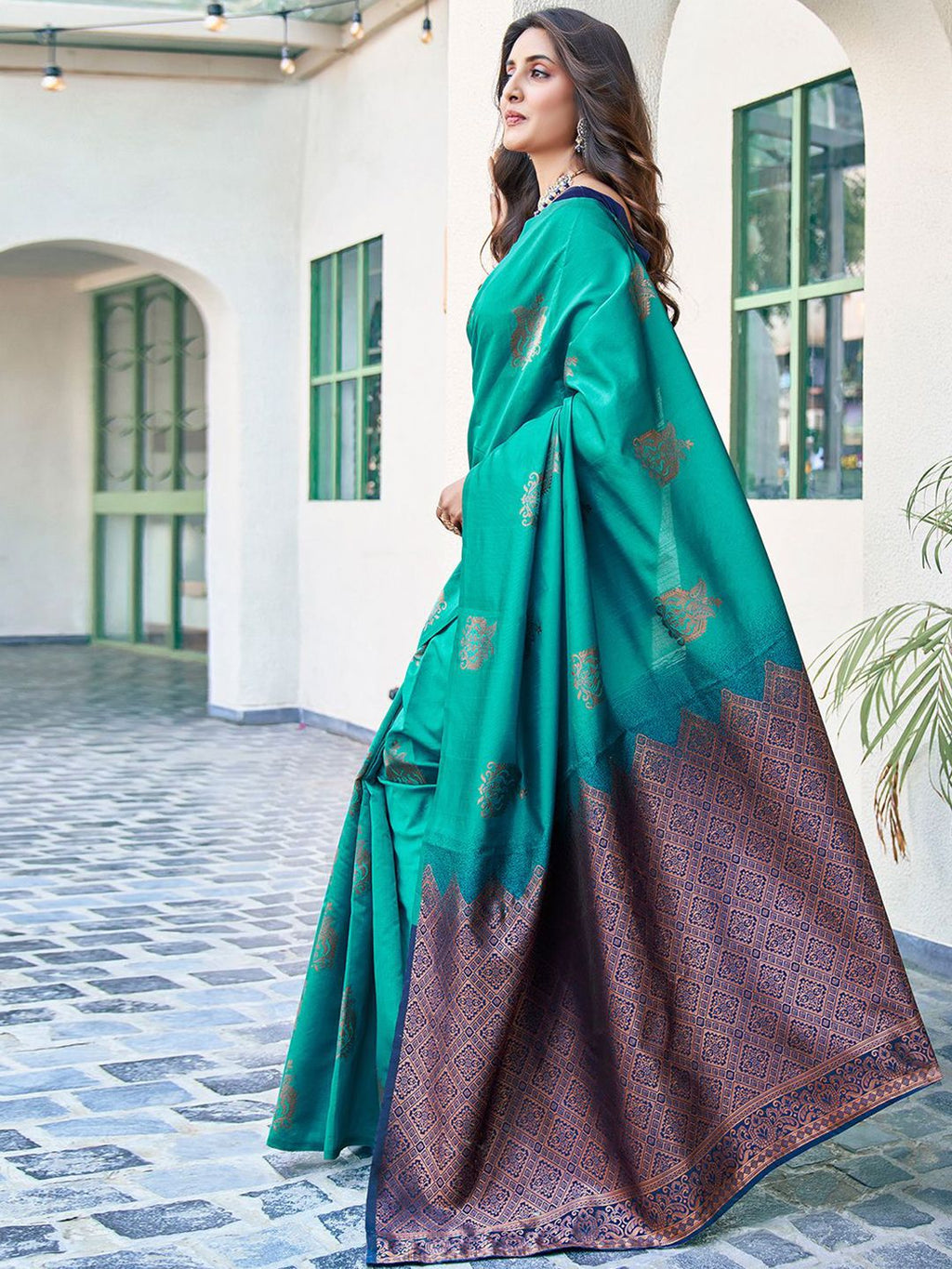 Dhimhi Women's Woven Design Zari Silk Blend Banarasi Saree