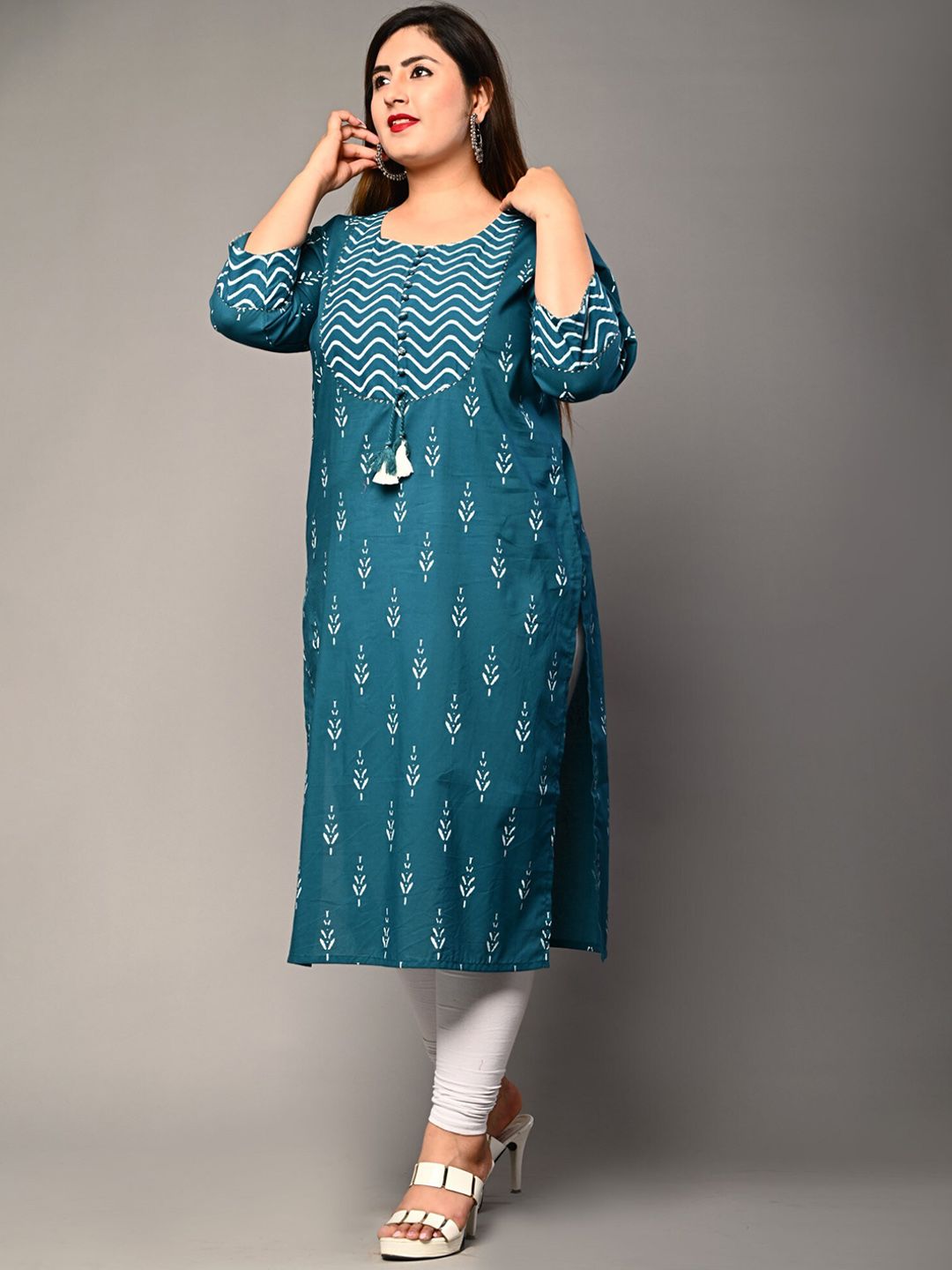 Plus Size Round Neck Floral Embroidered Straight Kurta