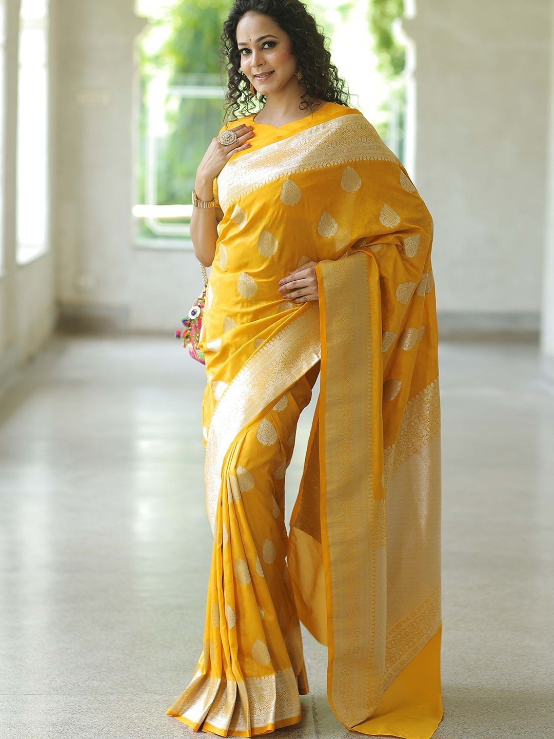 Dhimhi Women's Ethnic Motifs Silk Blend Saree