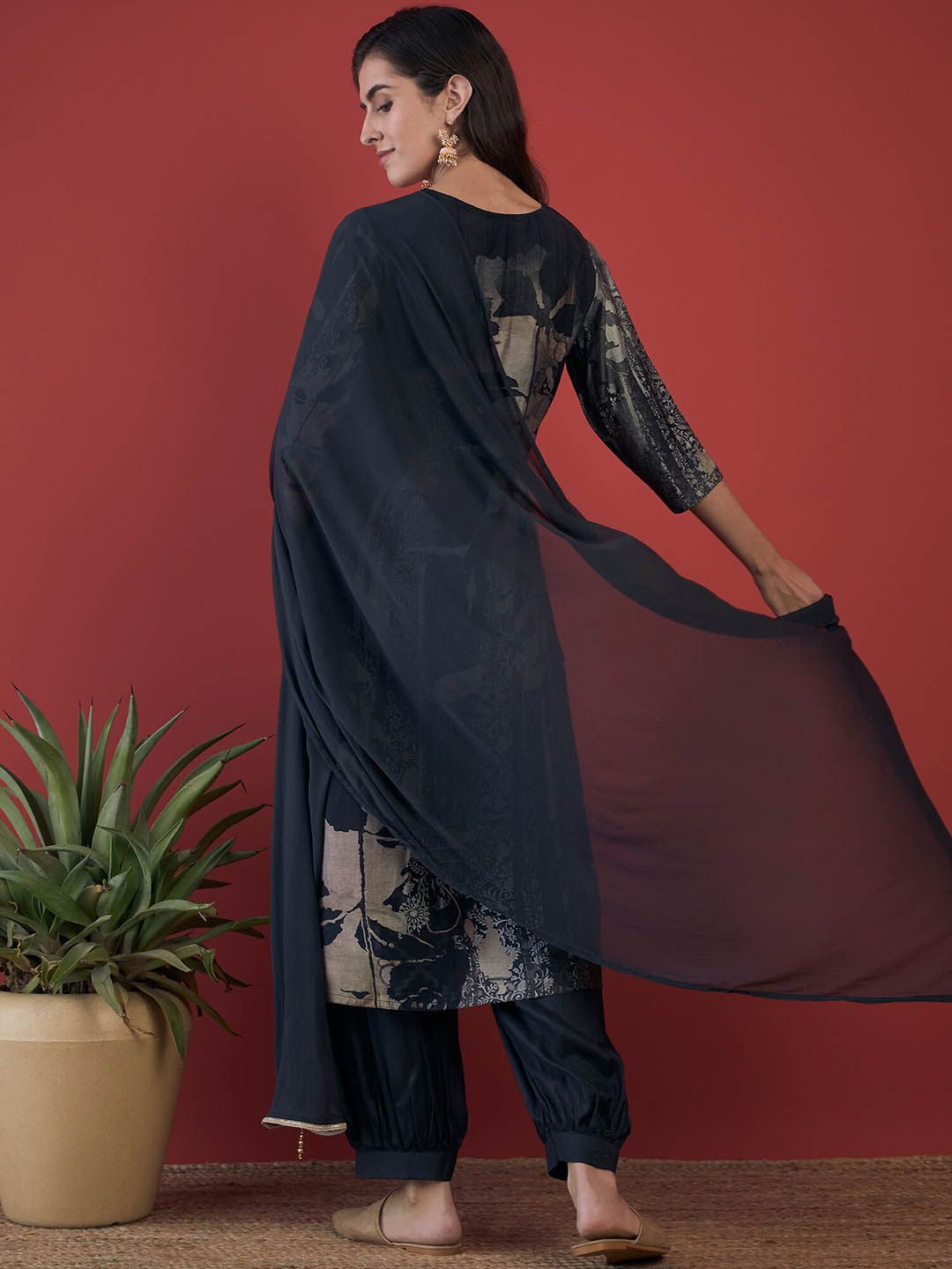 Dhimhi Women Abstract Printed Chanderi Silk Kurta With Salwar & Dupatta