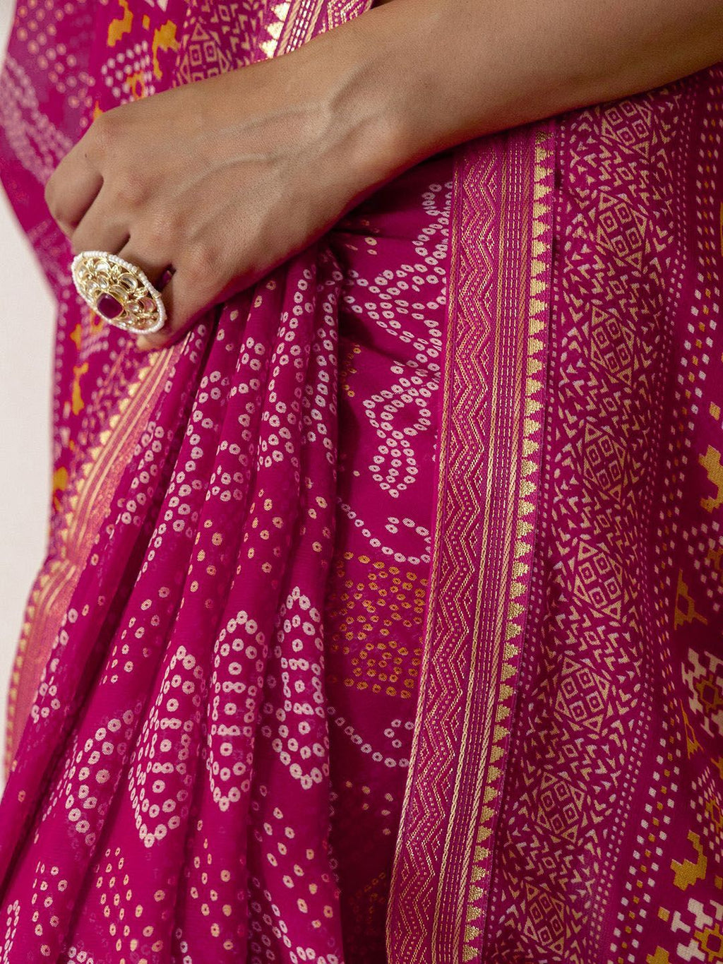 Dhimhi Women's Zari Embroidered Bandhani Saree