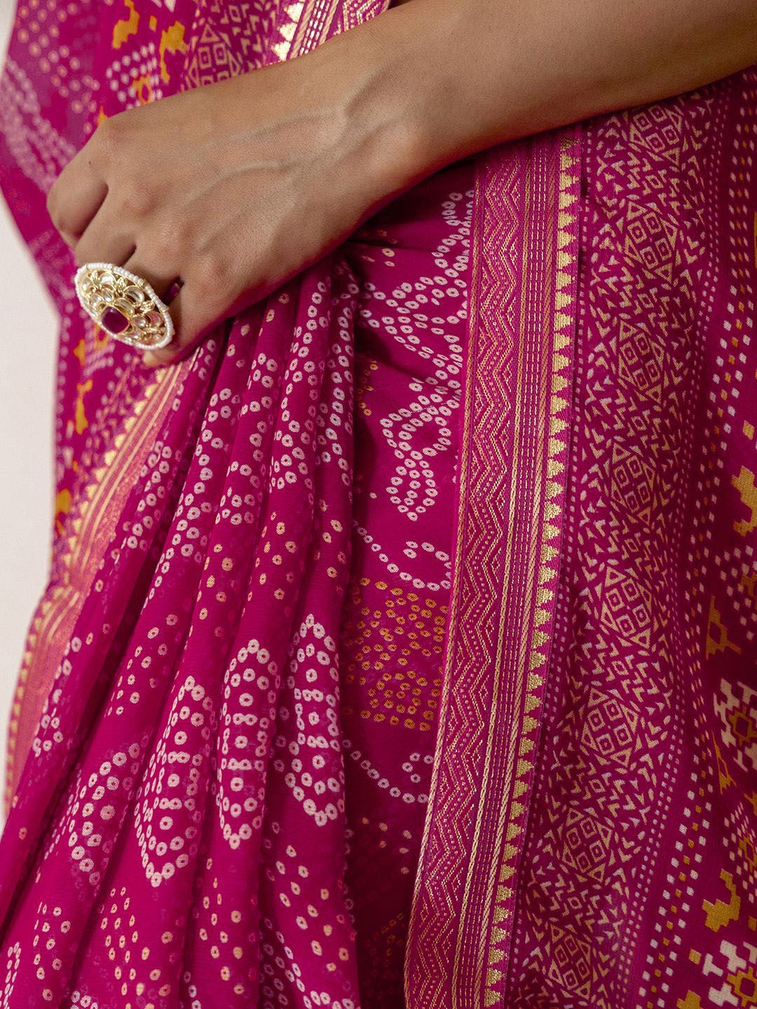 Dhimhi Women's Zari Embroidered Bandhani Saree