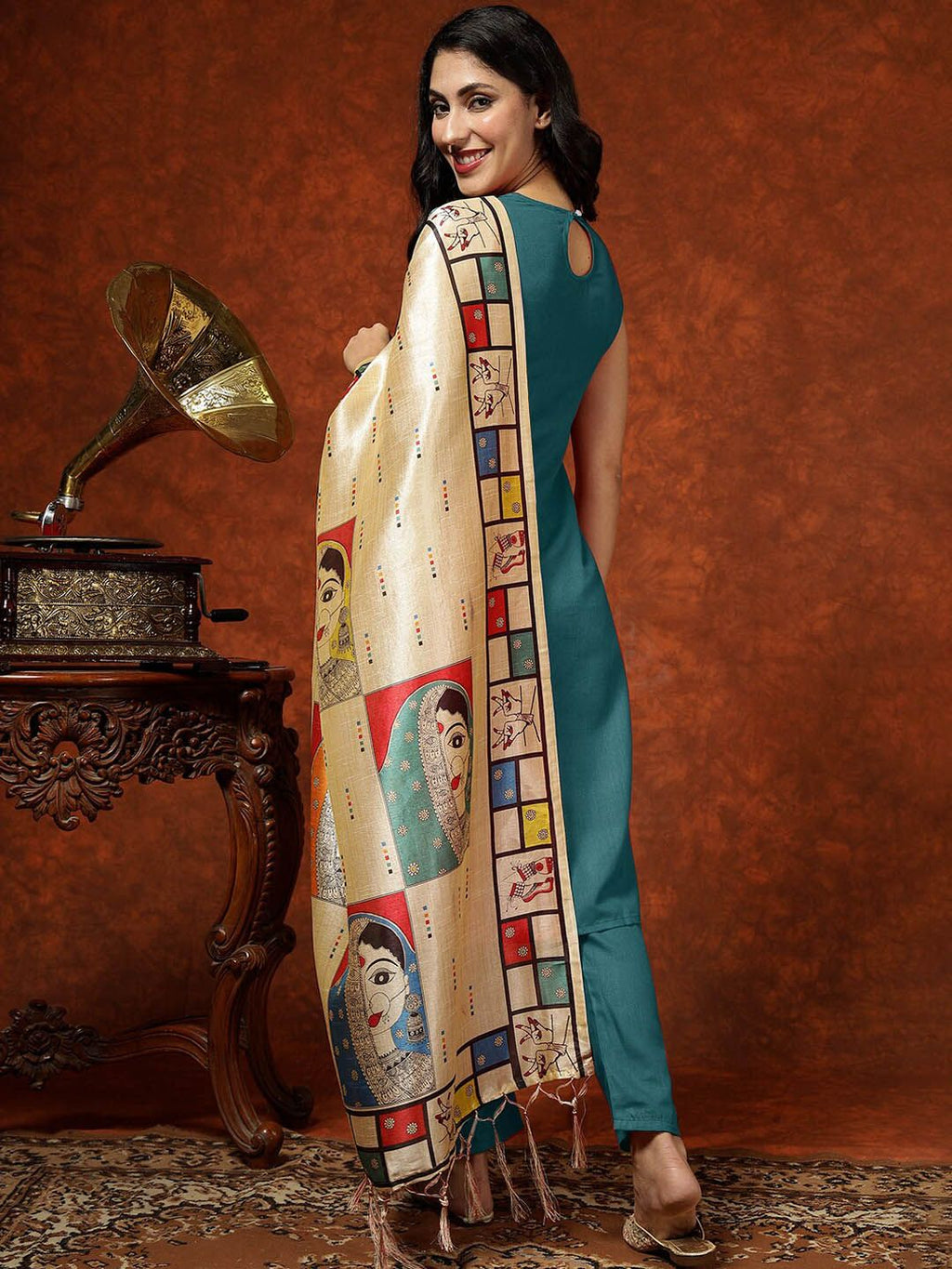 Dhimhi Women's Ethnic Motifs Printed Sleeveless Straight Kurta & Trousers With Dupatta