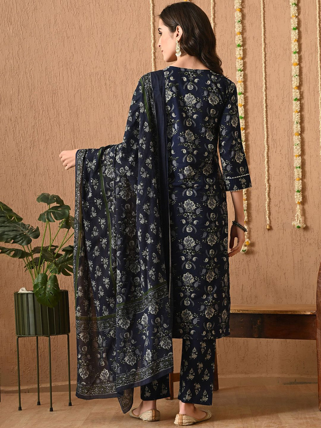 Dhimhi Women's Floral Printed Regular Pure Cotton Kurta with Trousers & With Dupatta