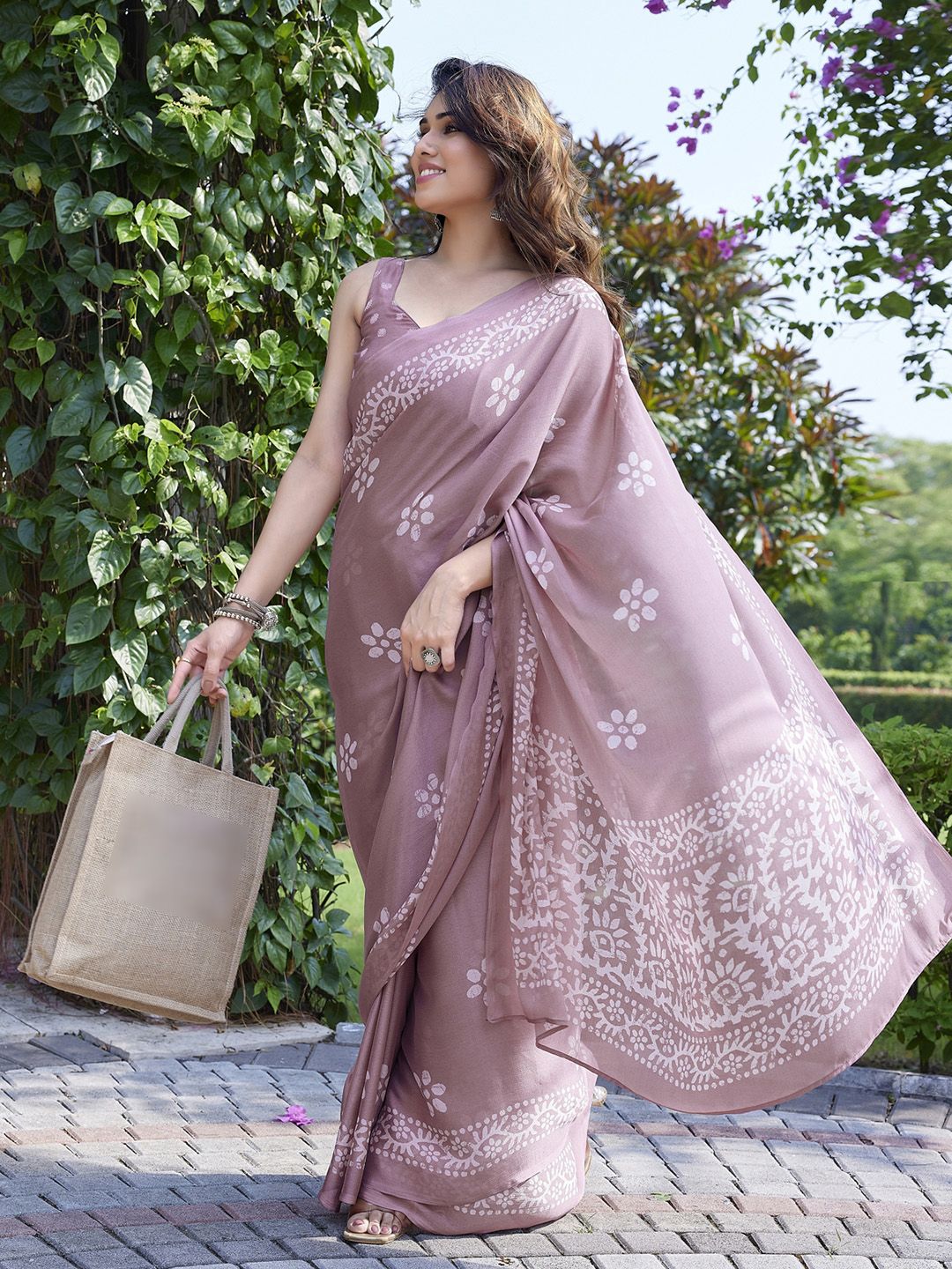 Dhimhi Women's Floral Batik Dyed Chiffon Saree