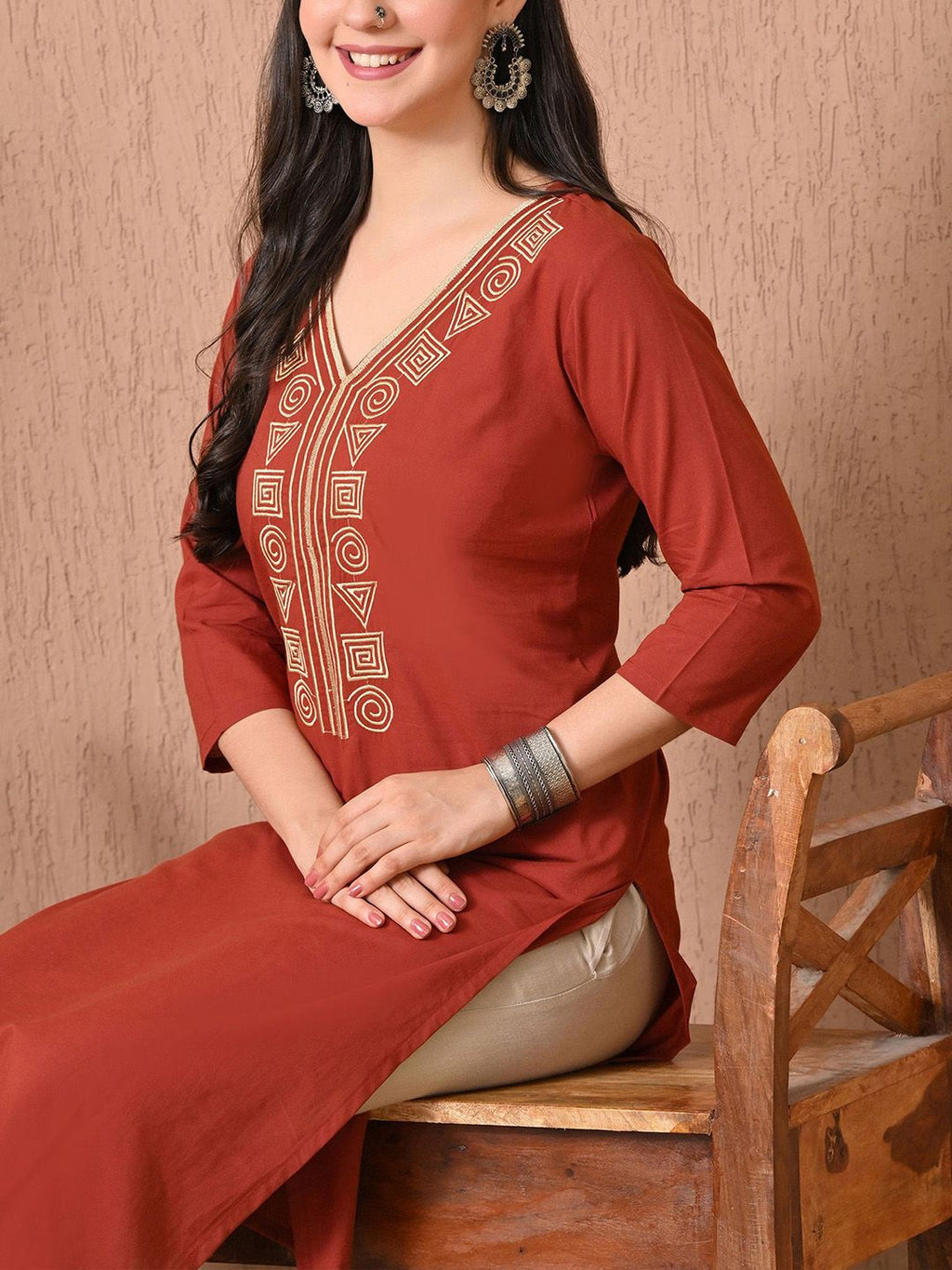 Geometric Embroidered Thread Work V-Neck Pure Cotton Kurta