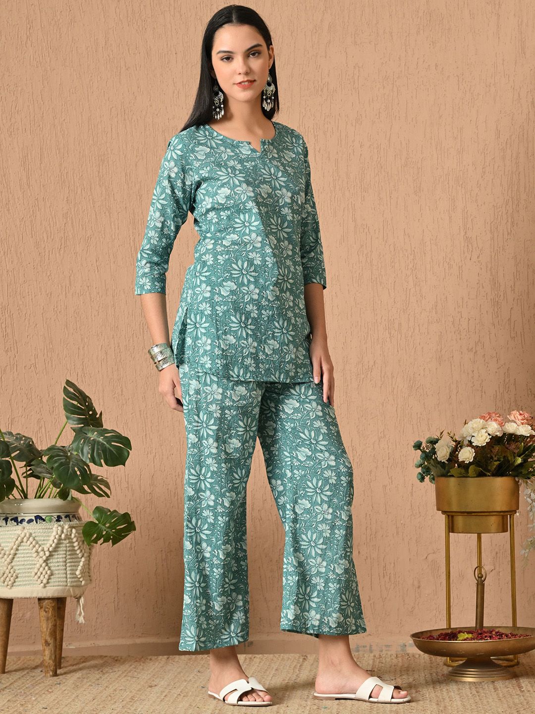 Dhimhi Women's Floral Printed Notch Neck Straight Pure Cotton Kurta with Trouser