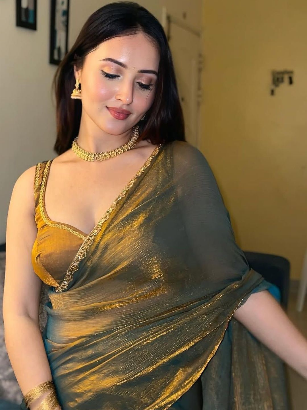 Dhimhi Women's Beads and Stones Pure Chiffon Saree