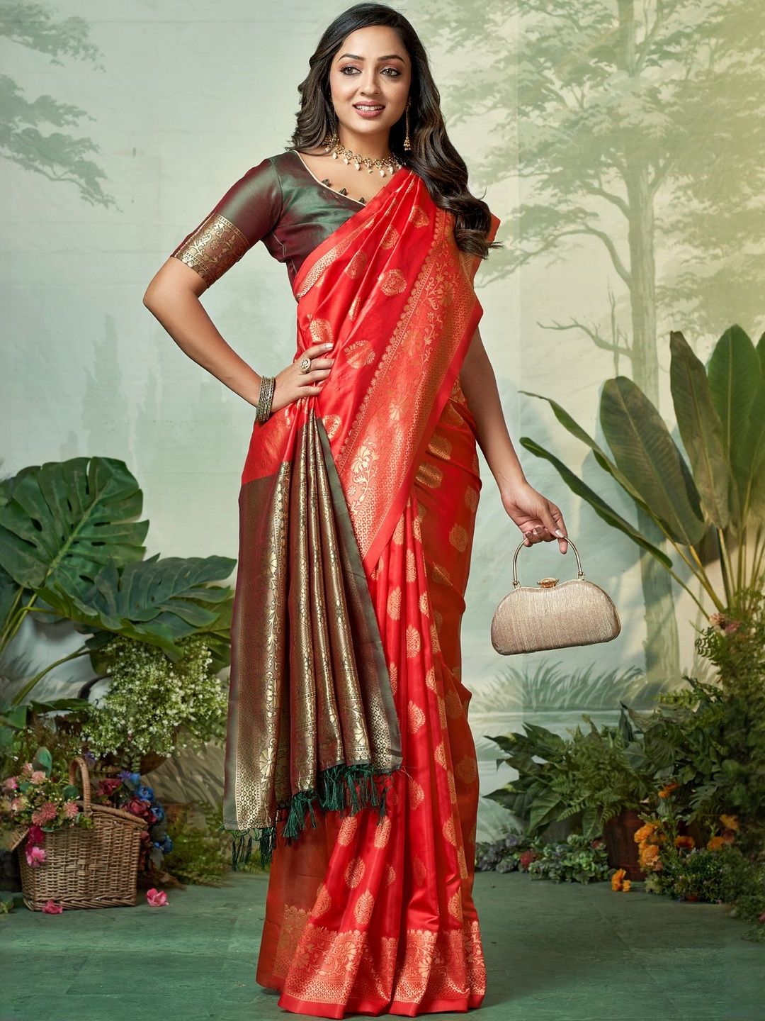 Dhimhi Women's Woven Design Zari Banarasi Saree