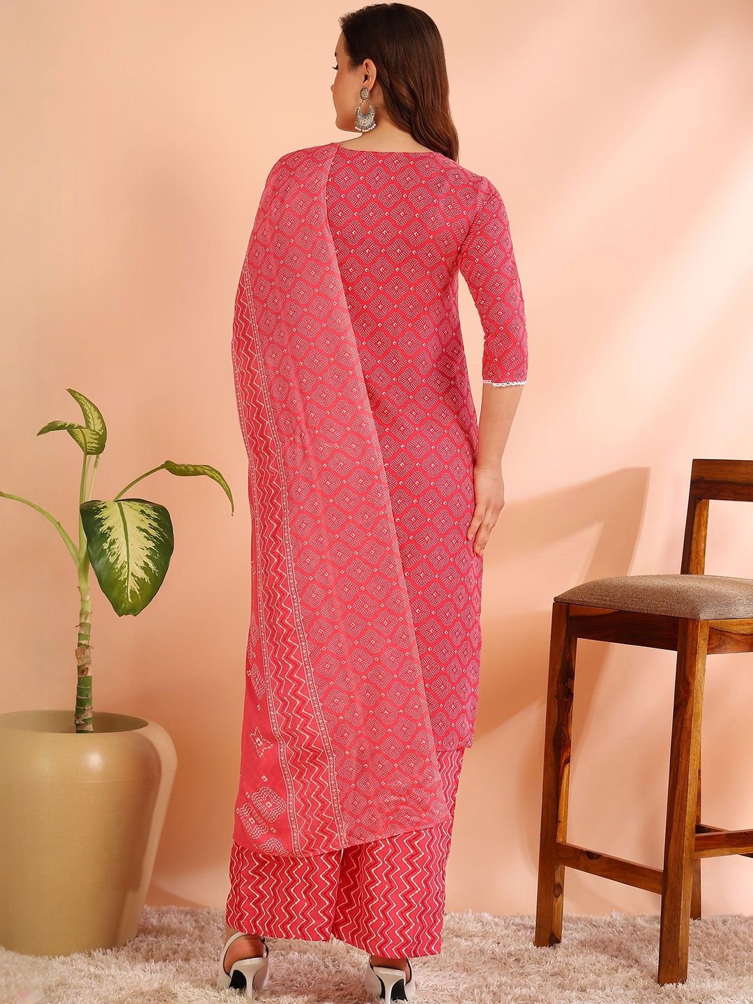 Dhimhi women's geometric printed round neck kurti with trousers and dupatta, showcasing a stylish and elegant traditional outfit.