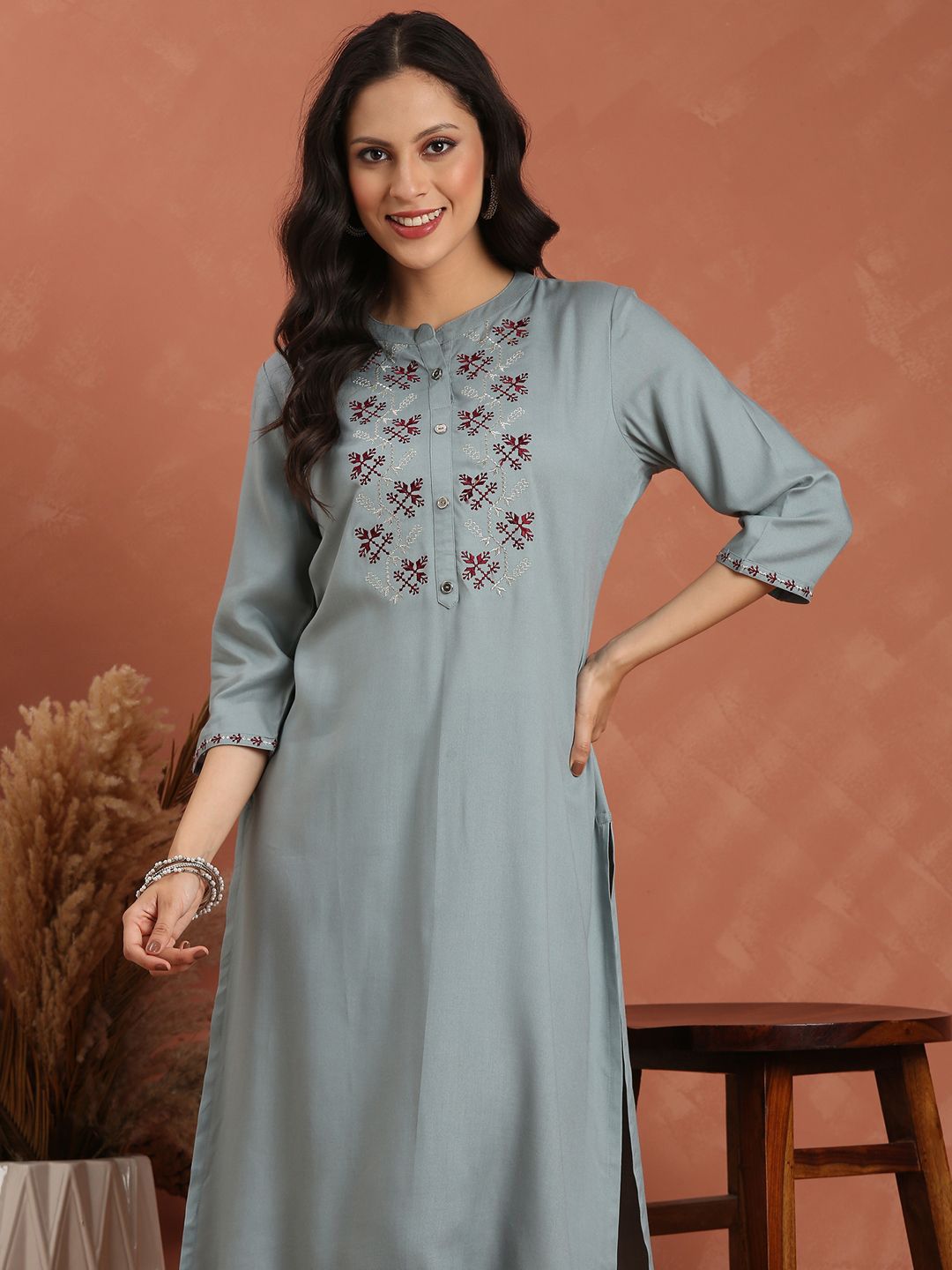 Women Floral Embroidered Straight Kurta